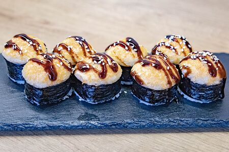 Роллы запечённые Люкс с креветкой