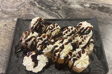 Сладкий ролл с бананом