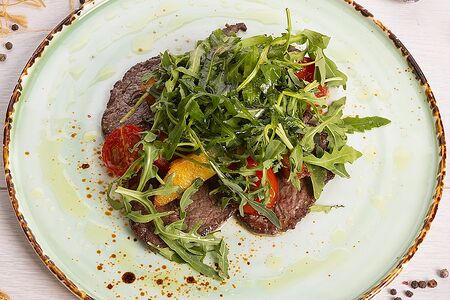 Стейк-салат из говяжьей вырезки