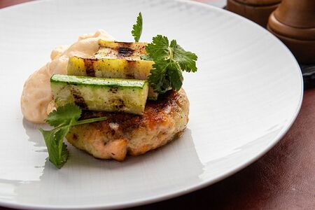 Котлета из семги и трески с картофельным пюре