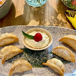 Гедза с манго и кремом из маскарпоне