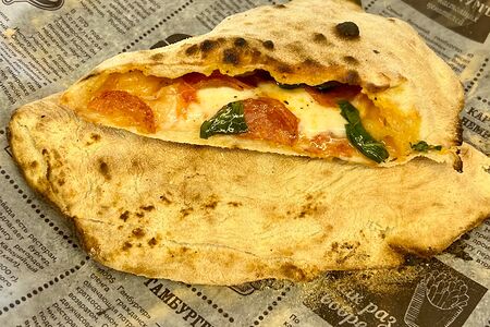Закрытая пицца Кальцоне половина
