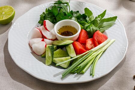 Сезонные овощи и зелень