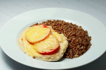 Куриное филе с помидором и сыром