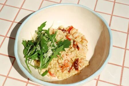 Птитим с соусом блю чиз и креветками