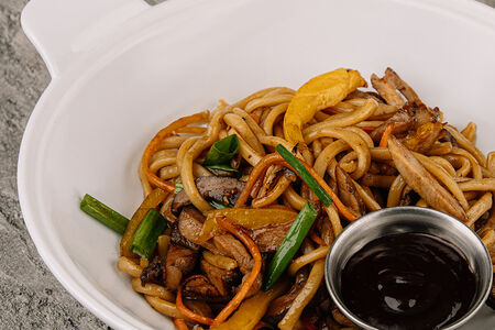 Лапша яичная с уткой гриль