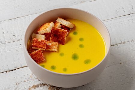 Сырный суп с пшеничными гренками