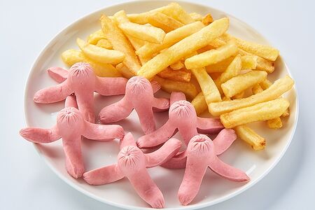 Картофель фри с отварными сосисками