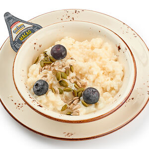 Каша рисовая с ягодой