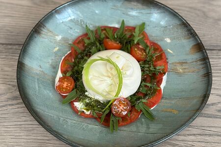 Буррата с рукколой