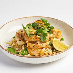 Кальмар Том ям с жареным рисом