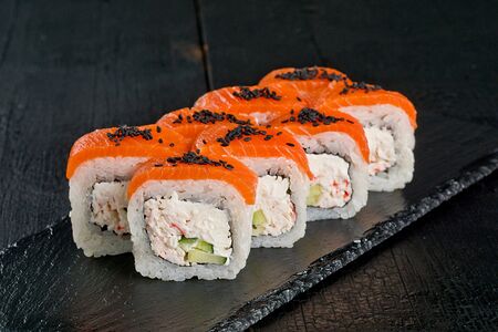 Кани ролл с семгой