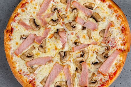 Пицца С ветчиной и грибами