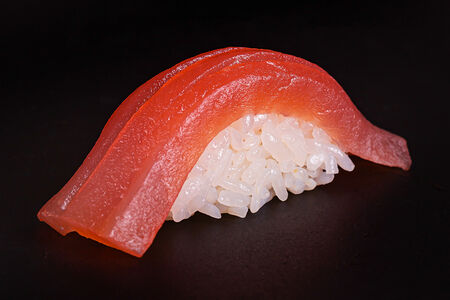 Суши Тунец йелоуфин аками