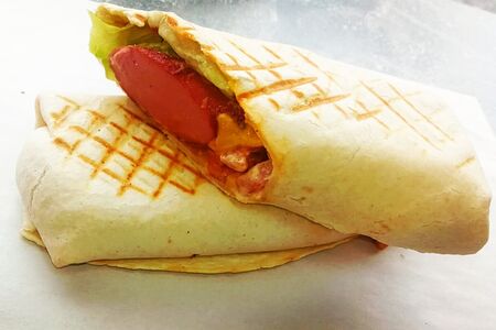 Рулет с сосиской