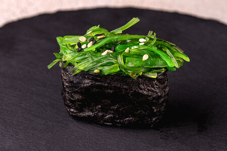 Суши морские водоросли