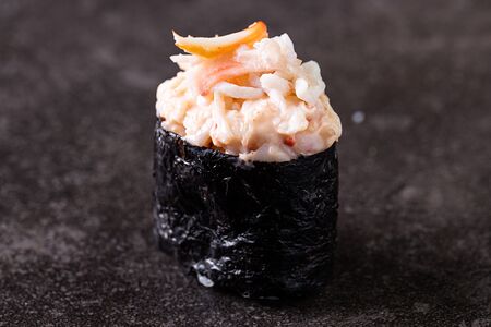 Острые суши с крабом