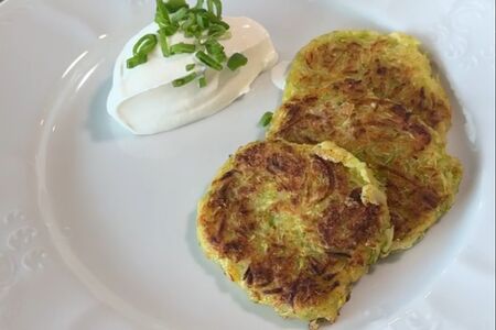 Оладьи из цукини со сметаной