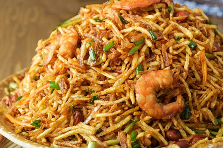 158 Салат из картофельной стружки с креветками