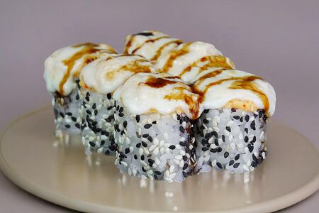 Запечённый ролл с крабом 