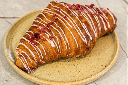 Круассан малиновый