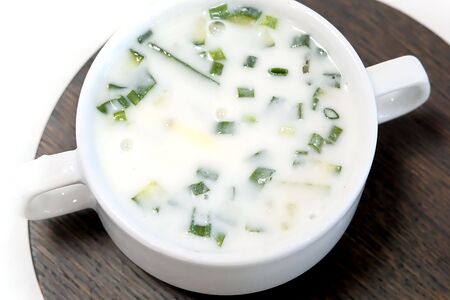 Овощная окрошка на кефире