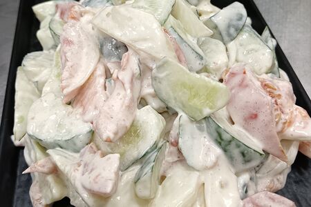 1023. Салат из помидоров и огурцов