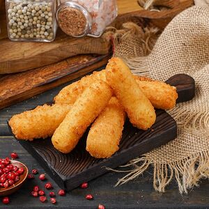 Сырные палочки с соусом Цезарь