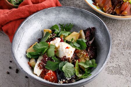 Салат с баклажанами, каймаком и кальмаром