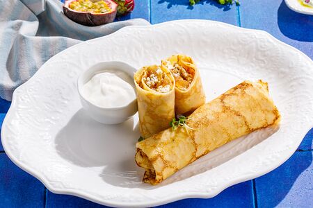 Блины с яблоками и творогом