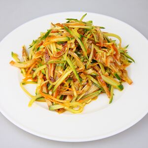 Салат Уши с огурцом