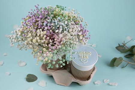 Подарочный набор букет Облако гипсофил и десерт