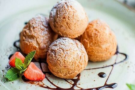 Десерт Шу с заварным кремом