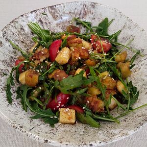 Теплый салат с баклажанами и тофу