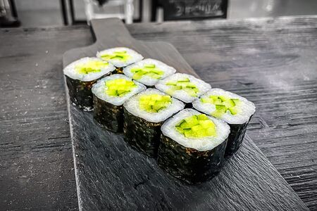 Ролл с огурцом