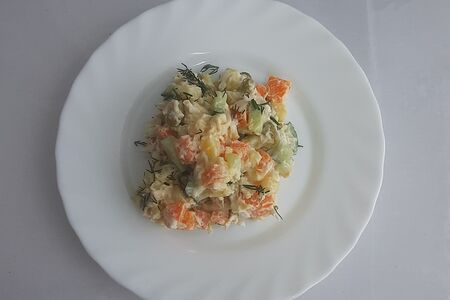 Салат Оливье с курицей