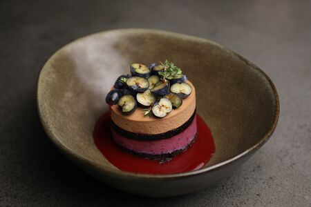 Шоколадный тарт с черникой