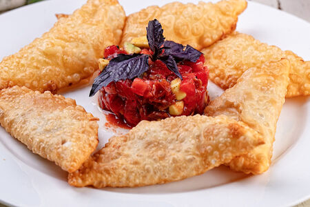 Мини-чебуреки с телятиной и сыром