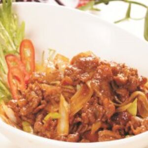 Жареная баранина с луком в соевом соусе