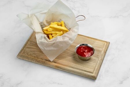 Картофель фри с кетчупом