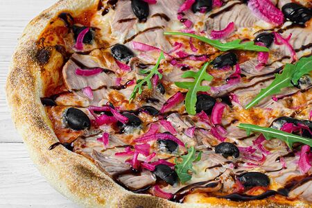 Тунец и лук 