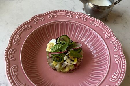 Окрошка с айраном и сметаной 