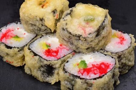 Теплый ролл в сухарях