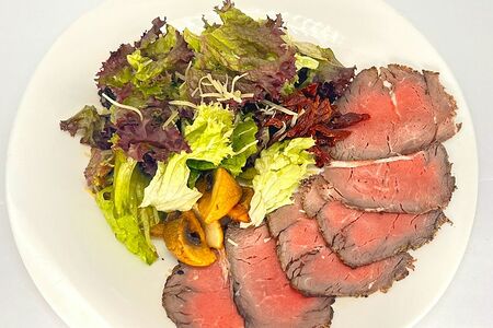 Салат с ростбифом