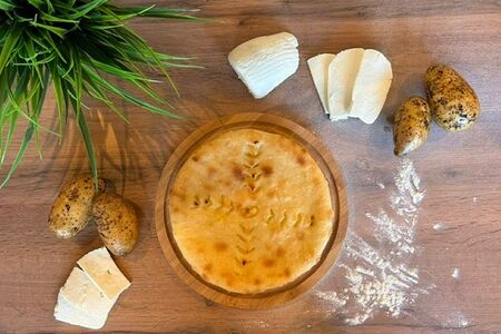 Пирог с картошкой и сыром маленький