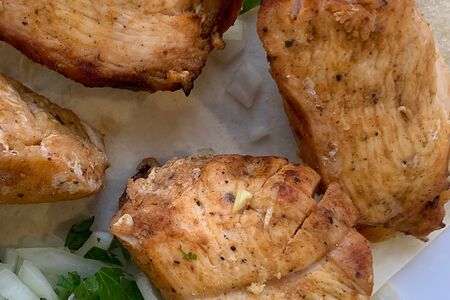 Маринованная куриная грудка для шашлыка