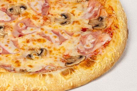 Прошутто фунги на пышном тесте 