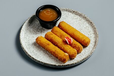 Сырные палочки с клюквенный соусом