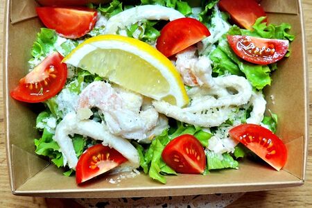 Салат кальмар с креветкой