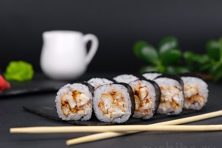 Ролл Маки Угорь